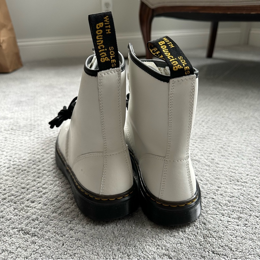 NEW Dr. Martens Zavala 8-Eyelet Combat Boot in White - Picture 5 of 9